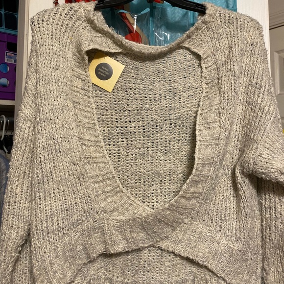 Knitted Sweater with open back - Picture 1 of 4